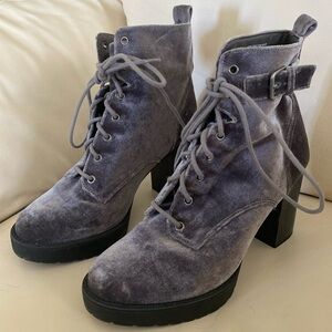 Jitter JtittolJ1sm pu sock texture upper soft grey boot heel size 9.5 haves.